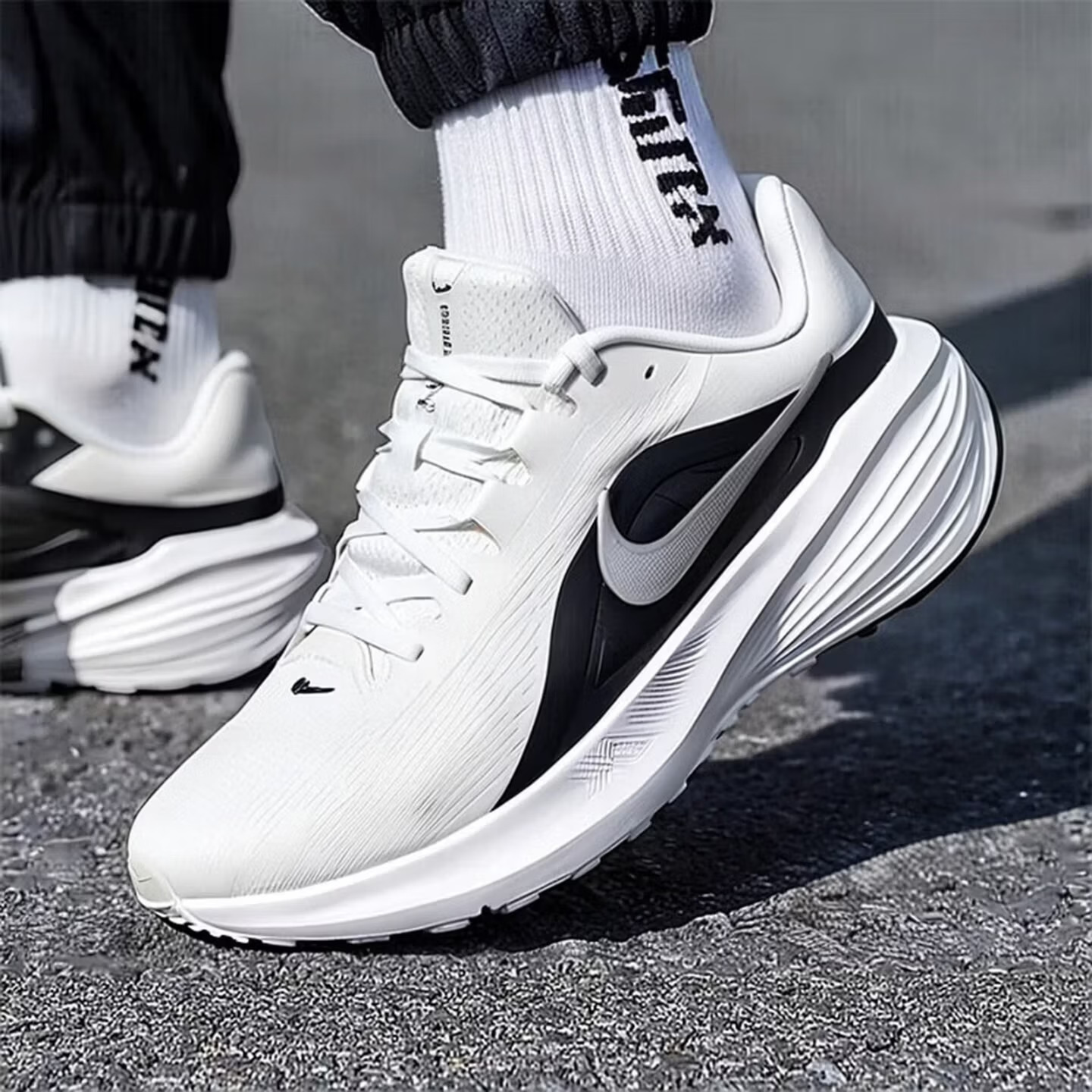 NIKE DOWNSHIFTER 14 Men's Runn - огляд і ціна Lightweight Road Running Shoes