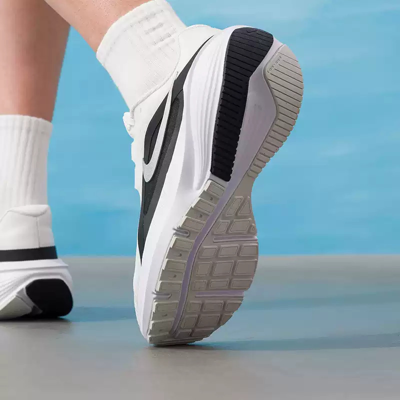NIKE DOWNSHIFTER 14 Men's Runn - огляд і ціна Lightweight Road Running Shoes