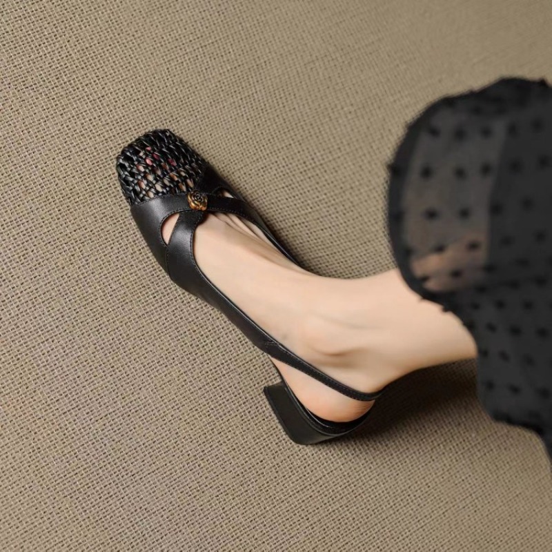 Women's French-style closed-to - огляд і ціна Sandals