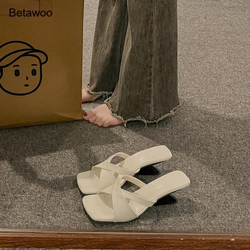 Women's Curved Block Heel Mule - огляд і ціна Sandals