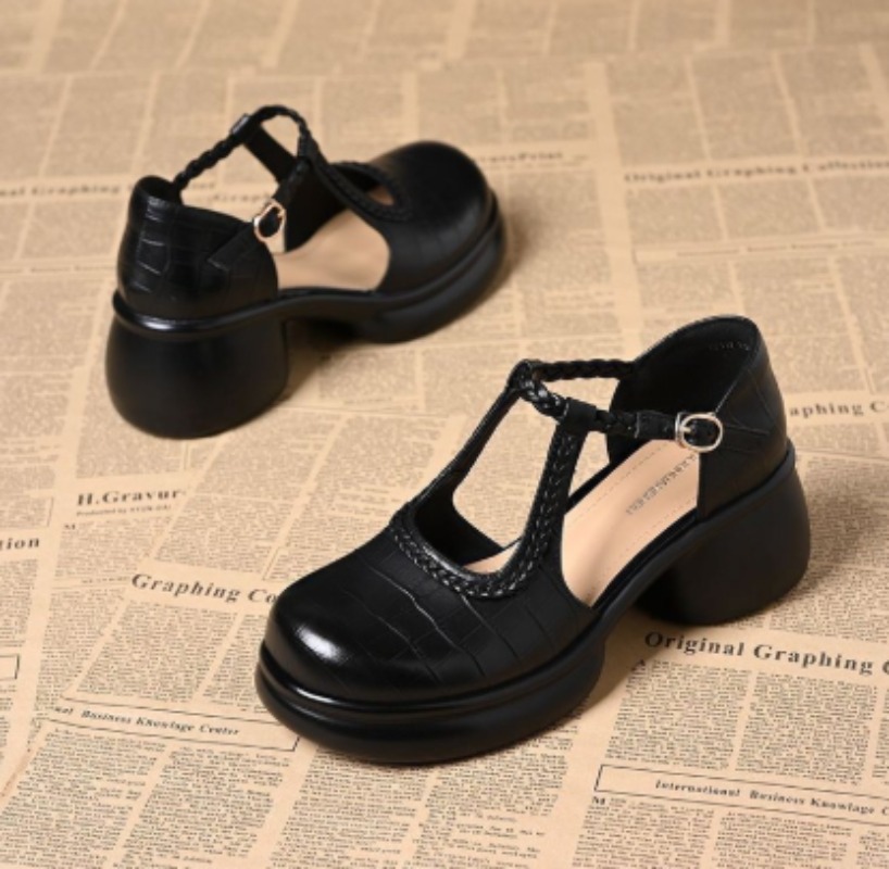 Women Black Croc‑Embossed Mary - огляд і ціна Sandals