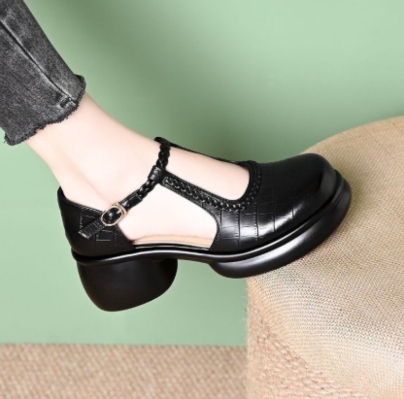 Women Black Croc‑Embossed Mary - огляд і ціна Sandals